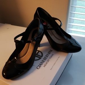 Giani Bernini Leather/Patten Leather T-Strap